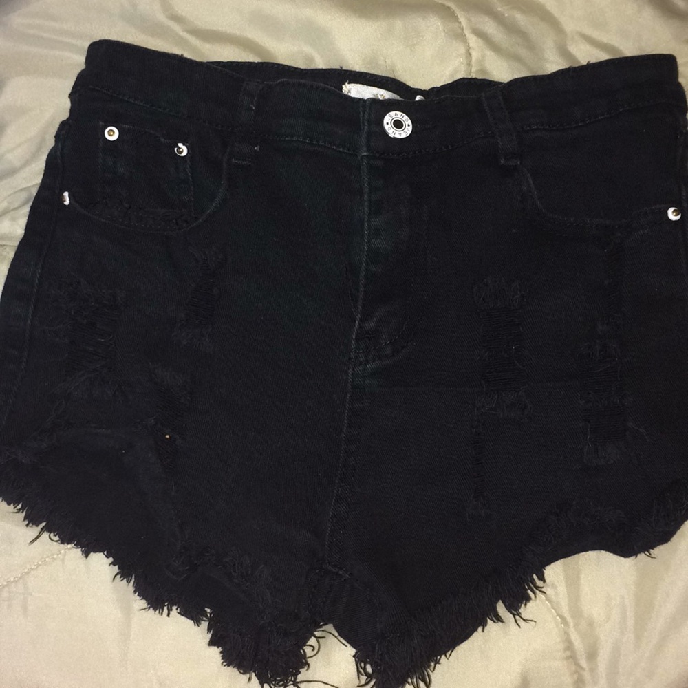 Viví ripped jean shorts